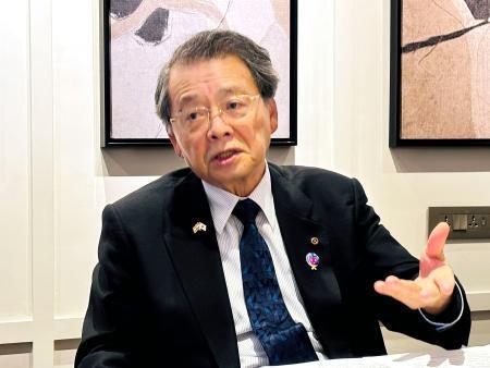 　記者会見する日本商工会議所の小林健会頭＝２７日、インド・ニューデリー（共同）