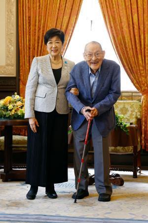 渋沢栄一ひ孫の長寿祝福　来年１００歳、小池都知事