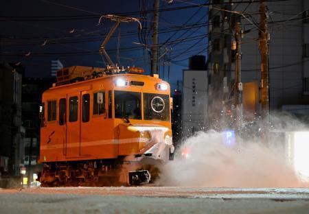 札幌でササラ電車走り初め　路面除雪、昨年比５日早く