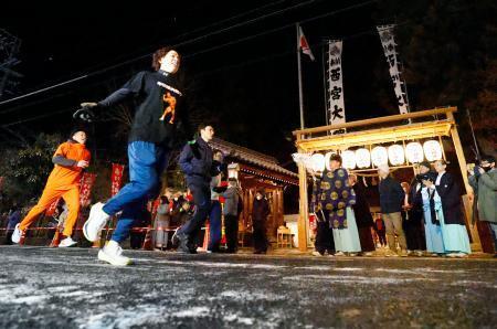 岐阜初の「福男選び」に６９人　降雪の中、分社・西宮神社