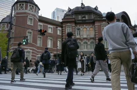 孤独孤立「身近に感じる」４８％　政府の対策「知らない」８４％