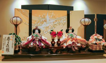 「おひなさま同士」で祝う節句　人形工房、願いを受けて製造