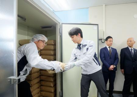 　大阪府泉大津市のコメの熟成保管庫（同市提供）