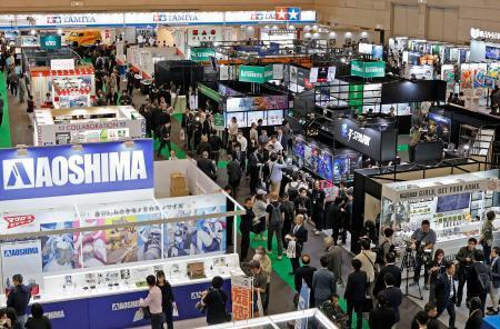 　開幕した国内最大級の模型見本市「第６４回静岡ホビーショー」＝１３日午前、静岡市
