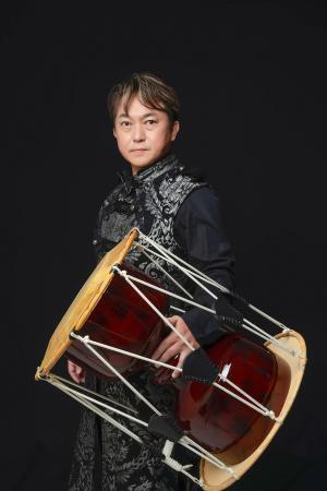 　韓国伝統音楽のユニットを率いるミン・ヨンチさん