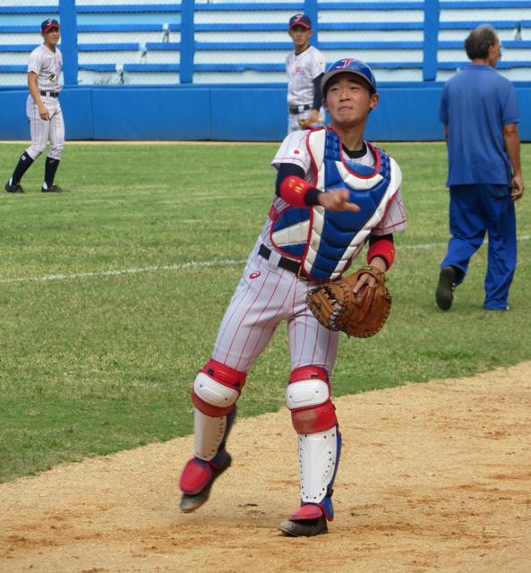 道具が手に入らない…キューバの野球少年の現実　日本の高校球児が“サンタ”になった