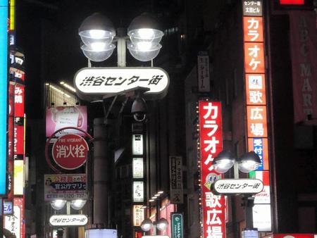 昨秋の“暴動事件”が起きた現場近く。年が明けた今も人通りが絶えることはない＝東京・渋谷