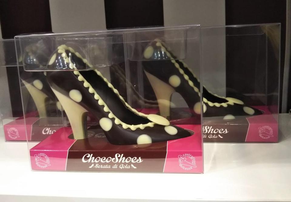 チョコレートで作られたハイヒール。まるでホンモノのように精巧だ