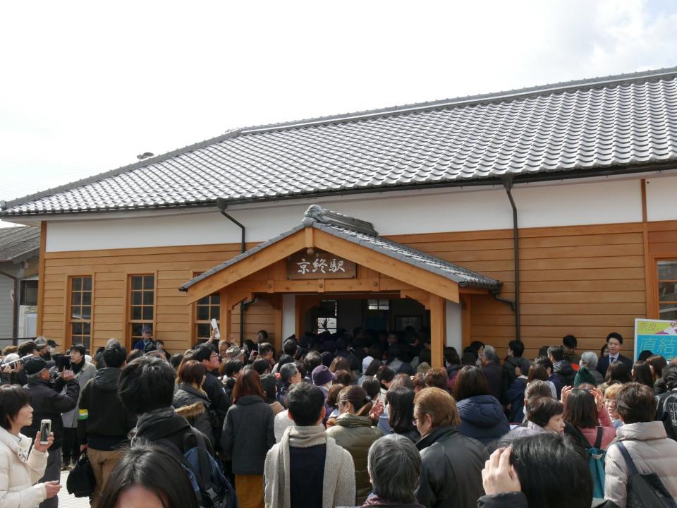 生まれ変わった京終駅