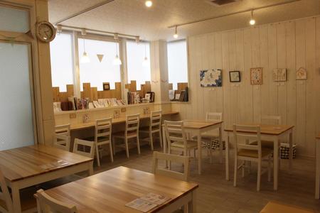 「美術部のようなカフェ」をコンセプトに掲げた創作空間ｃａｆｅアトリエ」