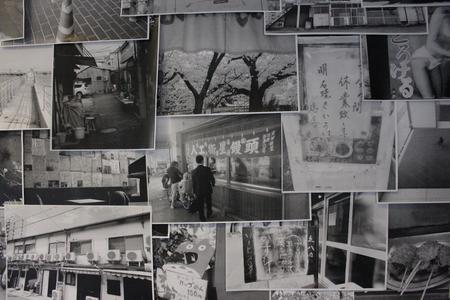 壁を埋め尽くす神戸の写真