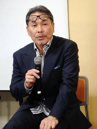 記者会見に応じるＫＥＩ氏＝都内