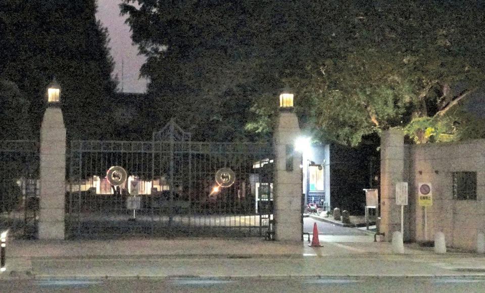 悠仁さまが通う中学校が敷地内にある、お茶の水女子大の正門＝都内