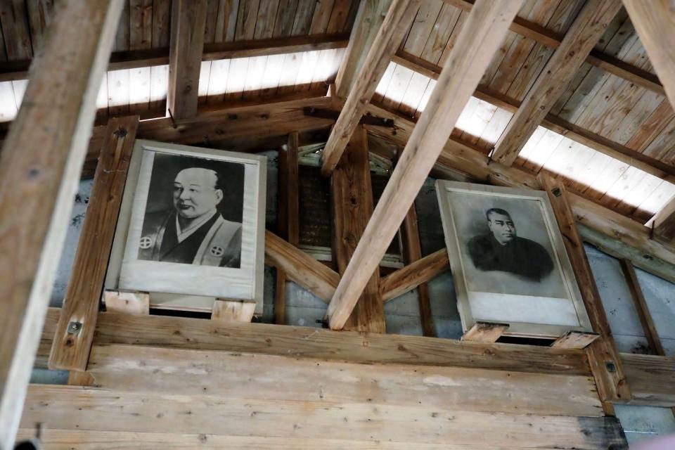 温泉内には島津斉彬と西郷隆盛の肖像画も