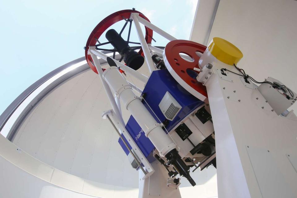 設置されている九州最大の口径100cm天体望遠鏡（星の文化館提供）