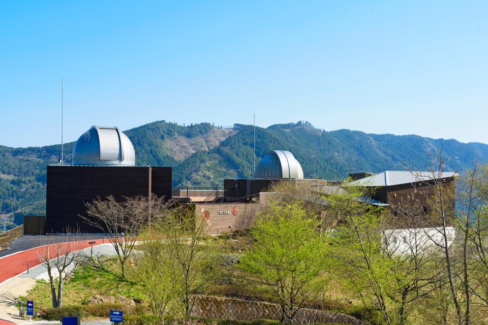 天体望遠鏡をそなえた星の文化館全景（星の文化館提供）