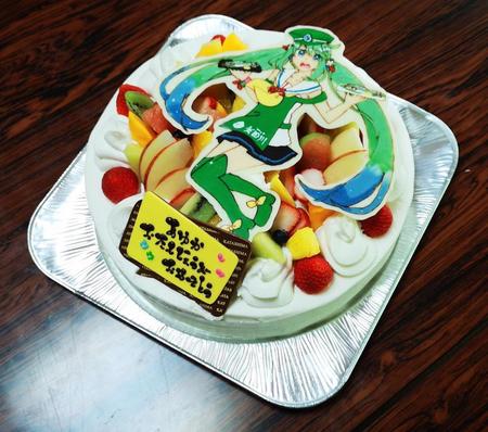 矢田川あゆかの生誕1周年を祝うケーキ（阿瀬大典さんのTwitterより）