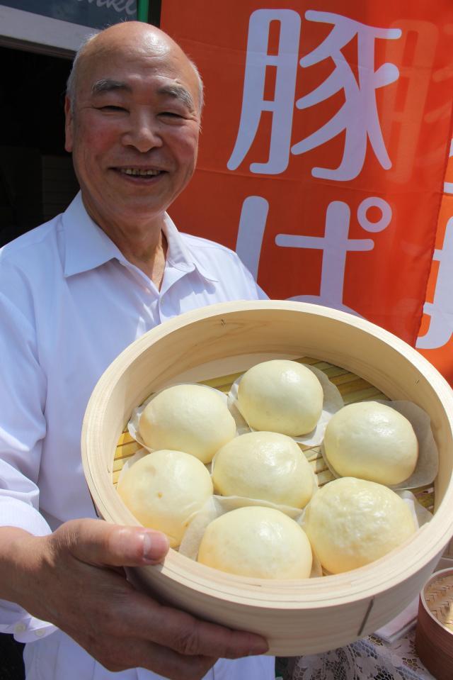 豚ぱんの製造販売を始めた「神戸東洋医学センター」所長の冨金原伸伍さん