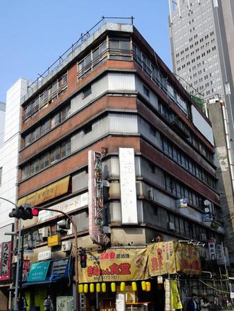 「傷だらけの天使」の舞台となったビル。今年８月からの解体工事が決まった＝東京・代々木