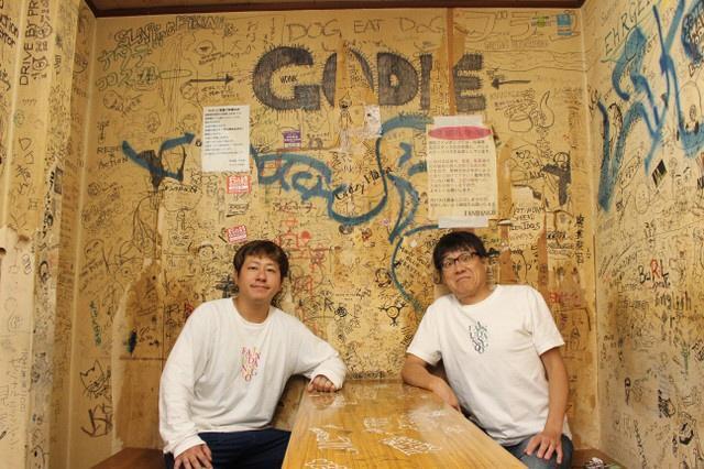 ファンダンゴの加藤鶴一さん（右）と村上隆彦さん