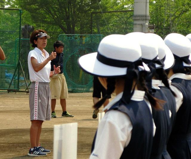 甲子園開会式 プラカード指導者は元シンクロメダリスト 一糸乱れぬ 動きの美 を指南 ライフ 社会総合 デイリースポーツ Online