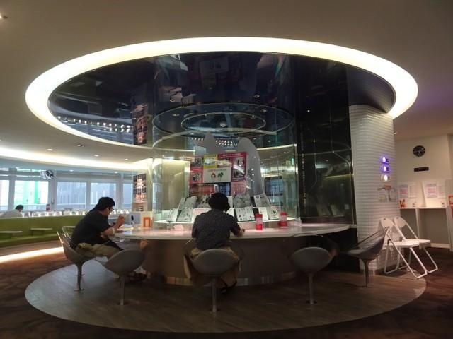 宇宙船のような献血ルーム