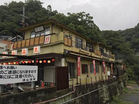 実際の外観はこんなに古風な雰囲気です