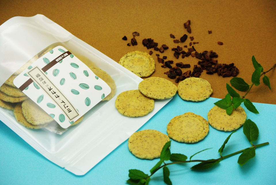 チョコミントブームがここまで ミントとカカオのお煎餅 せんべい王子率いる老舗が限定販売 ライフ 社会総合 デイリースポーツ Online