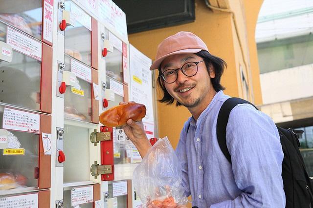 「やった?！　しあわせのクリームパンや！」１日１０００個売れる大人気商品が入ることもある