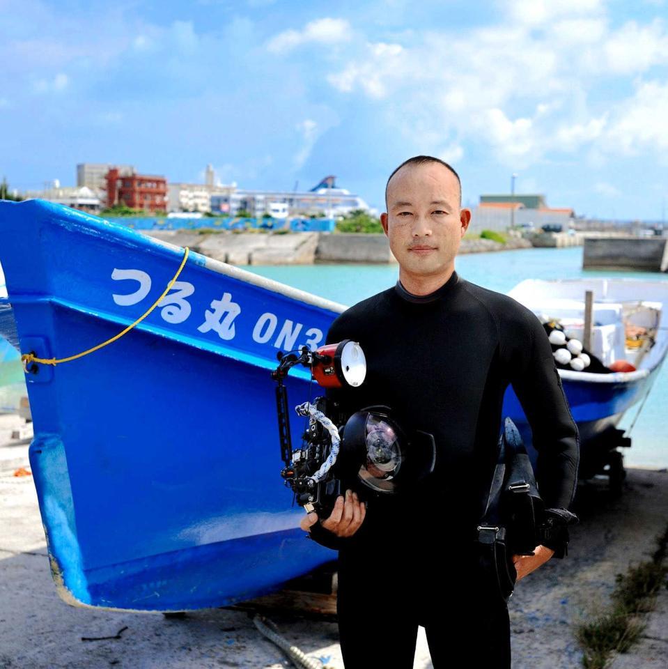 伝説の漁師 海人三郎 を追いかける石垣島在住カメラマン 海中での 野生動物のような狩り に密着 ライフ 社会総合 デイリースポーツ Online