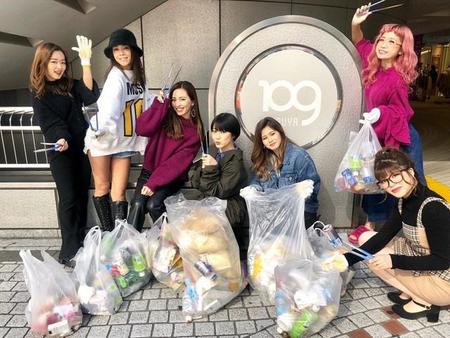 渋谷に捨てられたタピオカ容器などのゴミを回収したSHIBUYA109のショップ店員たち (109ニュース シブヤ編集部提供)