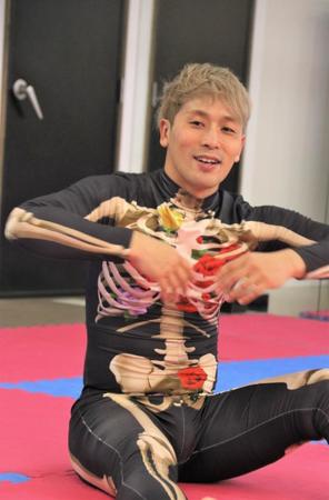 各地で子ども向けワークショップを開く大前光市さん＝神戸市内