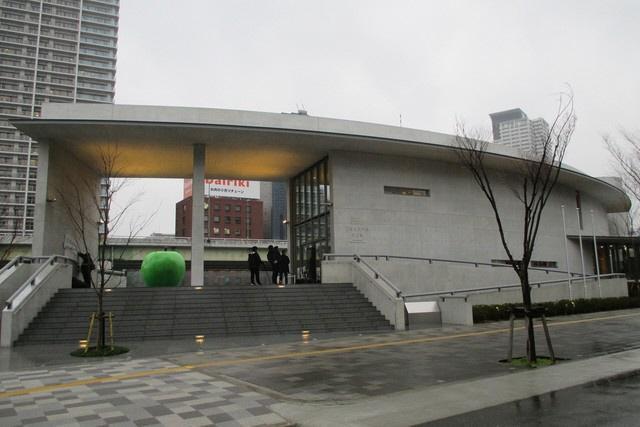 大阪の中心にある図書館は、本好きな子どもを育てる魔法の空間だった