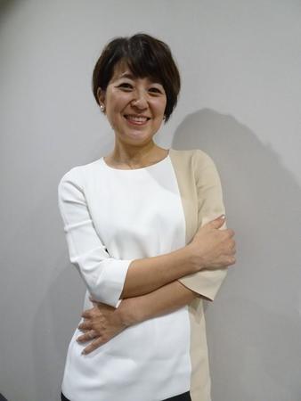 今年１月の取材時に３５周年記念ライブへの思いを語った新田恵利。来春に仕切り直しとなる＝横浜市内