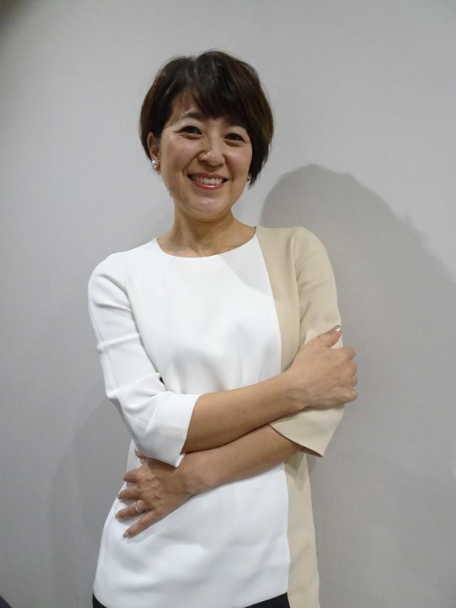 今年１月の取材時に３５周年記念ライブへの思いを語った新田恵利。来春に仕切り直しとなる＝横浜市内