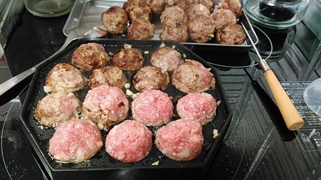 ミートボールが丸く焼けないなら、たこ焼き器を使えばいいじゃない！？目からウロコの作り方を試してみた