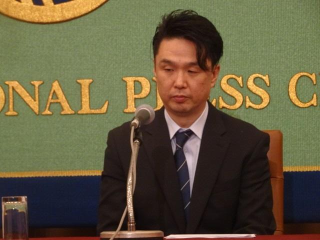 妻子を殺害された遺族の加藤さん。被告を減刑した裁判の「理不尽さ」を訴えた＝都内の日本記者クラブ
