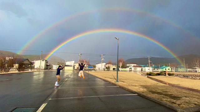 コロナからの“卒業”の予兆？北海道で幸運の二重の虹…休園中の水族館員も思わずはしゃぎ過ぎ