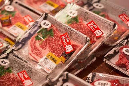 スーパーで販売されている牛肉…いろいろ種類が書いてあるけれど／PITI TANTAWEEVONGS(c)123RF.COM