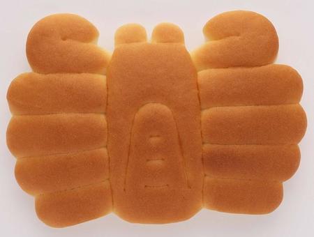 カニの形の「かにぱん」は１９７４年生まれ（三立製菓提供）