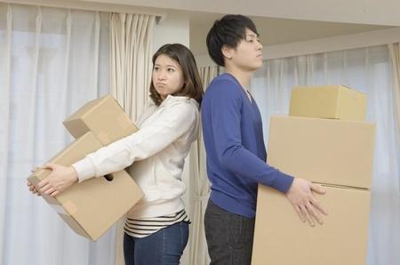一度距離を置いてお互いを見つめ直したい場合は、別居や離婚に踏み切ることも必要かもしれません（ＭＯＭＯＴＡＲＯＵ/stock.adobe.com）