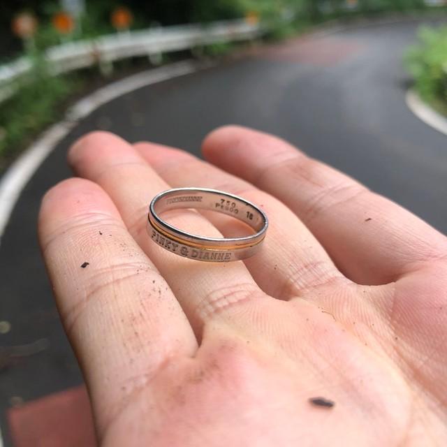 銀婚式まであと３カ月…なのに結婚指輪が!?　自転車乗りの“聖地”で起きた、優しい「奇跡」