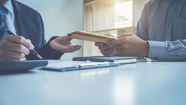 コロナ不況に付け入る「貸します詐欺」に要注意です（MIND AND I/stock.adobe.com）