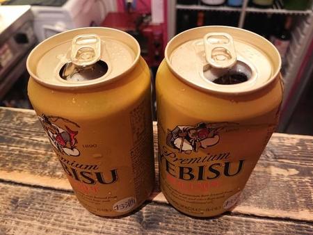 飲み口の下をへこませて…いざ実験です！