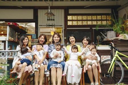 こんな時期だからこそ新たな出会いや付き合い方がスタートするのは嬉しいですね（Paylessimages/stock.adobe.com）