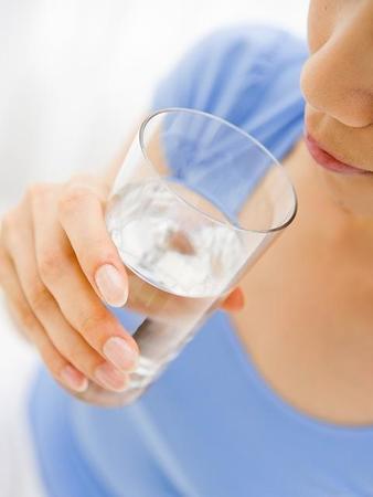 断食の日に摂取してよいのは「水」だけ！