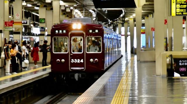 阪急電車、タカラヅカ、百貨店…“憧れの阪急”検証本が人気「関西人はなぜ阪急を別格だと思うのか」