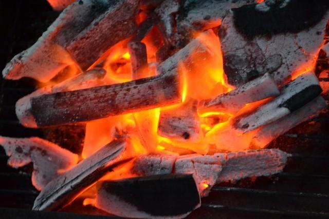 炭焼き業者たちに千載一遇のチャンス？