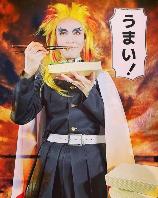 映画にあわせて、煉獄杏寿郎が列車の中でお弁当食べるシーンをコスプレ。しかし、こだわりはじめると止まらなくなってしまうようで…　※いかりんさん提供