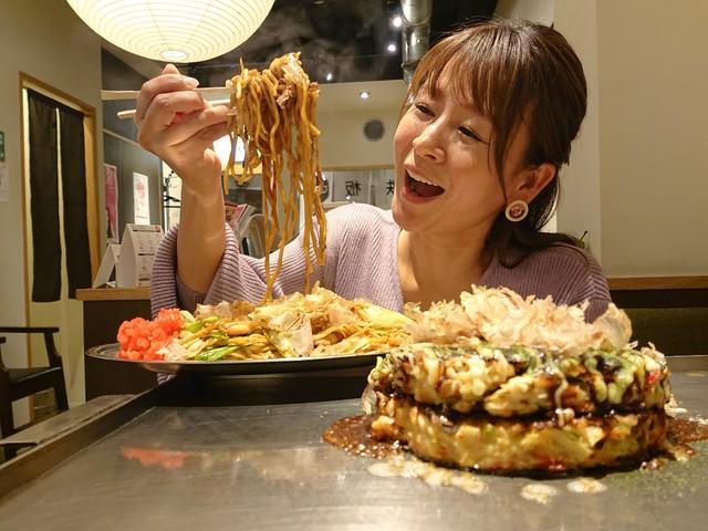 お好み焼きも焼きそばも「倍でんねん」…さすがのボリューム！